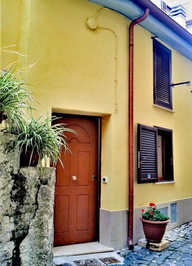 Ferienwohnung Casetta Nel Centro Storico Norma Exterior foto